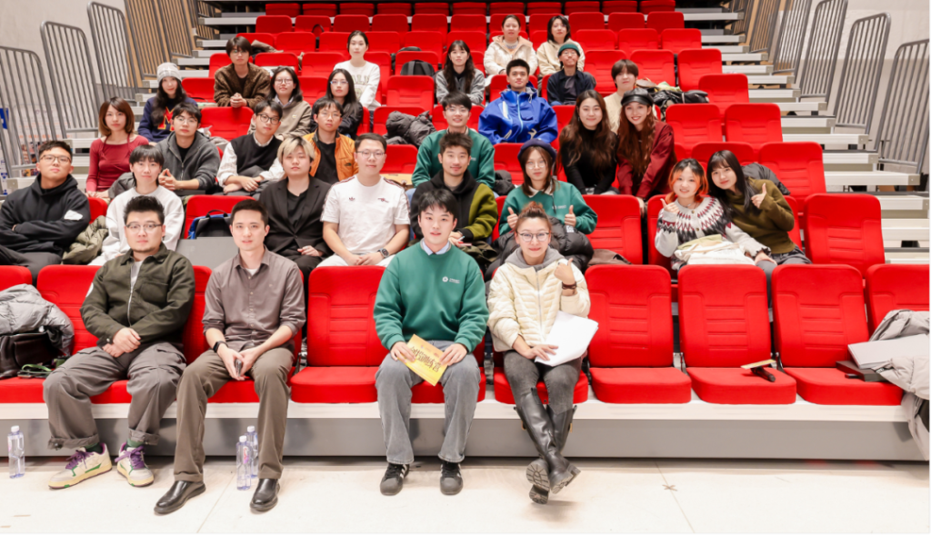 表演指导刘天池与创投训练营学员合影