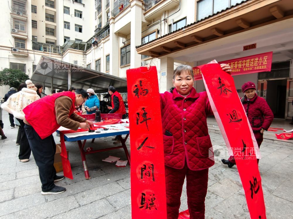 江西分宜：写春联 送祝福（图）