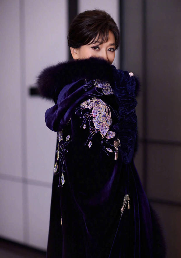 赵雅芝魅力十足。