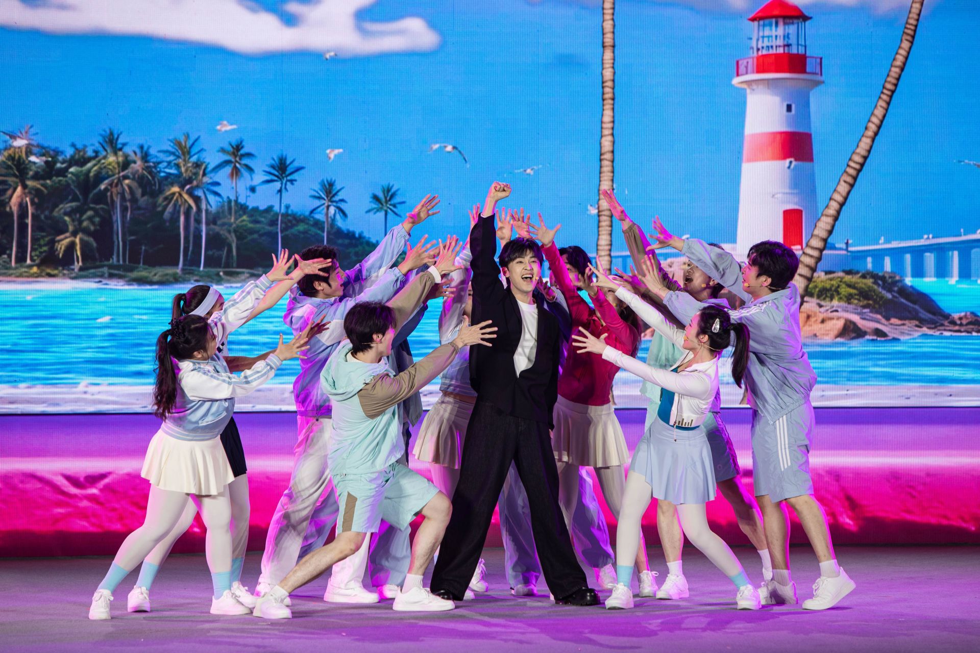 光影启新程，文旅聚动能，2026“跟着电影去旅游”活动深圳启幕