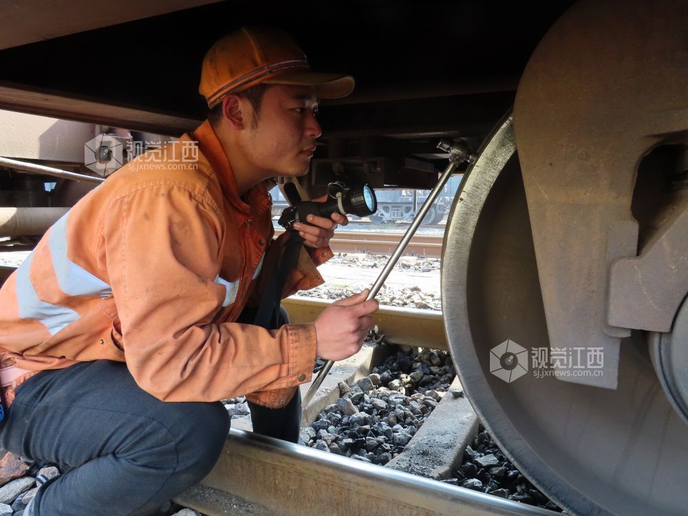 江西九江：精修车辆保障春运列车运行安全（图）