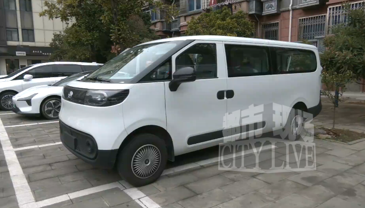 男子花10万元购买上汽大通新车 安全带“卡脖”被指存安全隐患