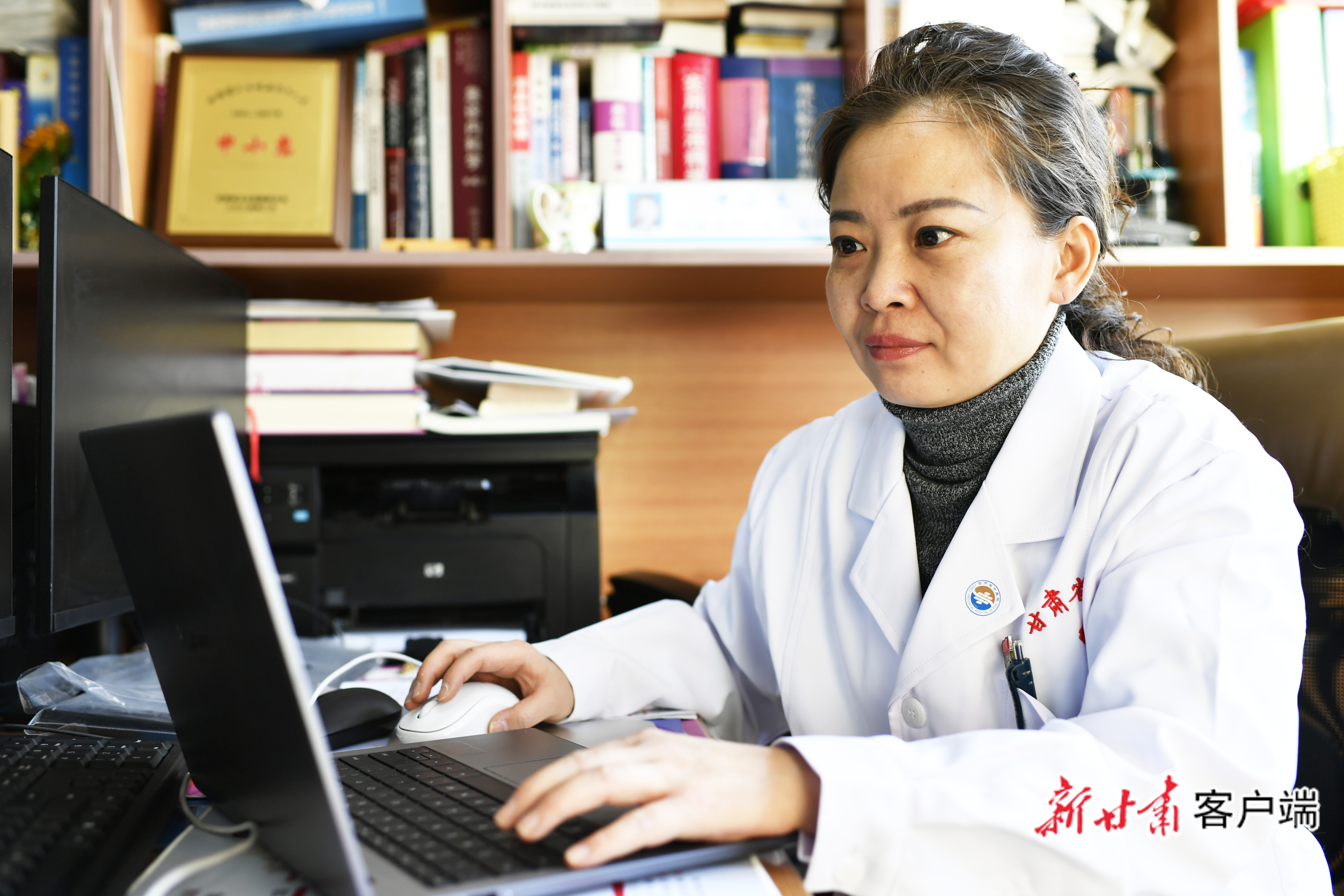 甘肃省中医院血液科主任申小惠　本文配图均由新甘肃&middot;甘肃日报记者裴强摄