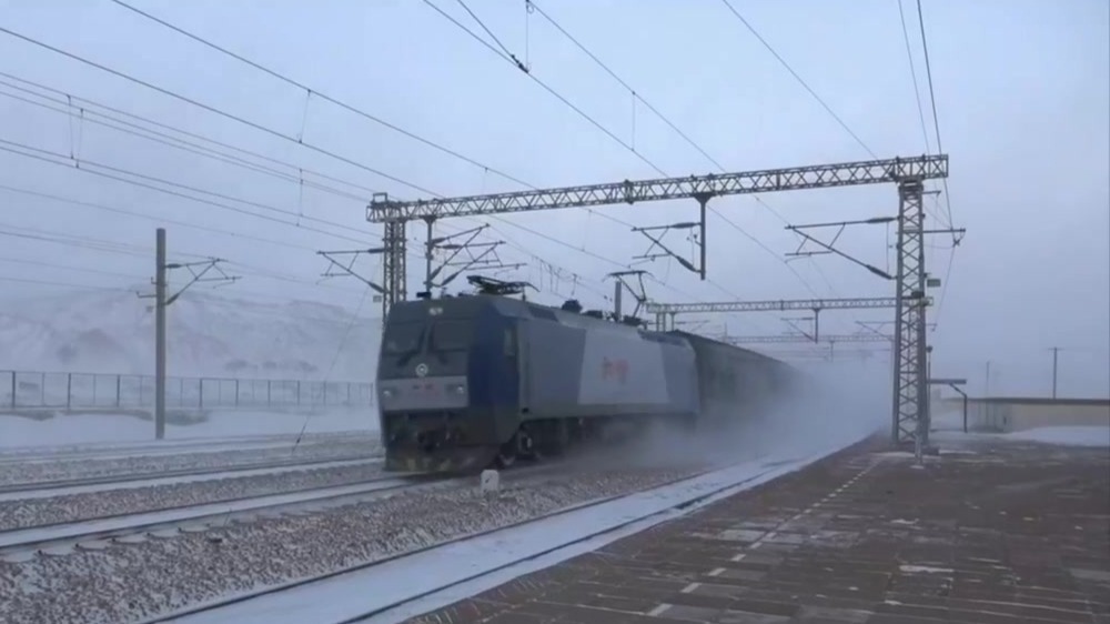 （新春走基层）芨岭“老兵方阵”守护春运团圆路