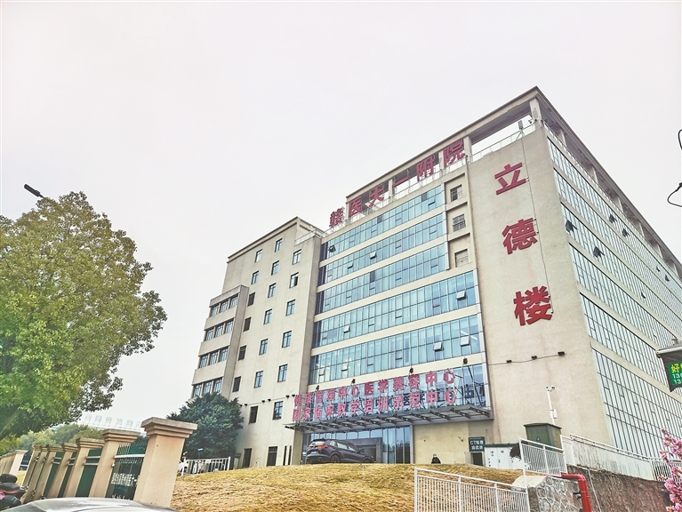 涉事大楼。江西日报全媒体记者 付 强摄