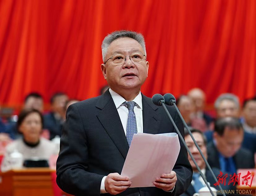 省委书记、省人大常委会主任、大会主席团常务主席沈晓明主持开幕大会