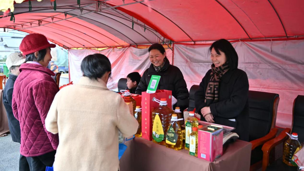 九江柴桑区新塘乡2026年新春年货节热闹启幕