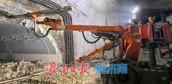 济南南绕城高速港沟立交至殷家林枢纽段改扩建工程项目隧道工程已完成近20%。