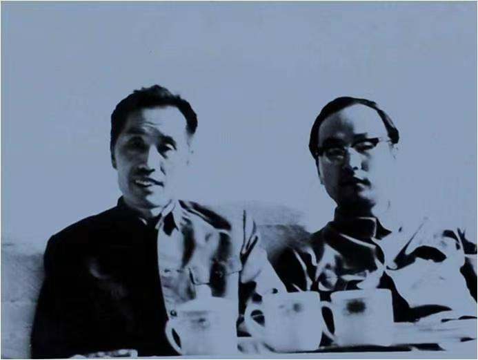 国医大师南征（右一）与恩师国医大师任继学合影