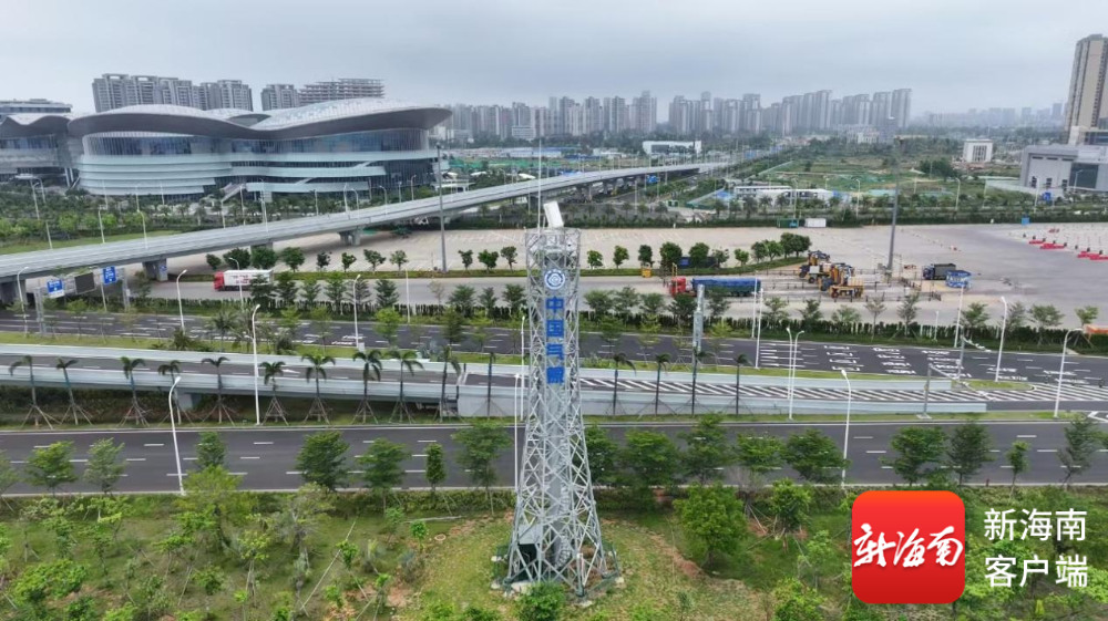 图为安装在新海港附近的新一代相控阵天气雷达。通讯员 黄俊玮 摄