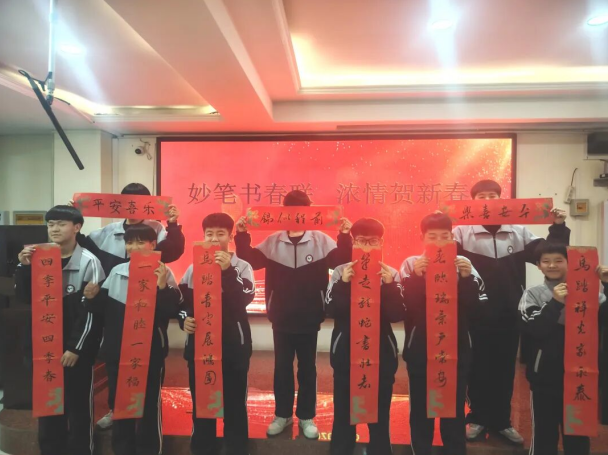 宁晋县中小学开展“迎新春&middot;写春联”活动