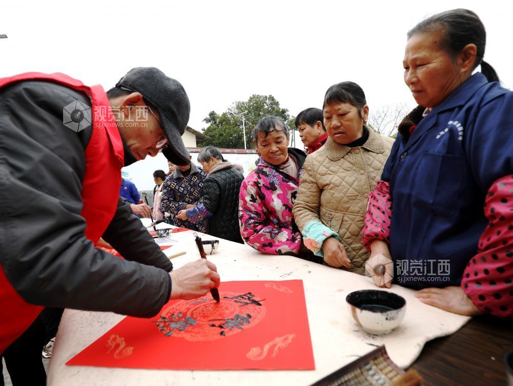 江西分宜：贺新春 送万福进万家（图）