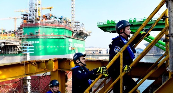 山东烟台：芝罘湾畔的巡护者  