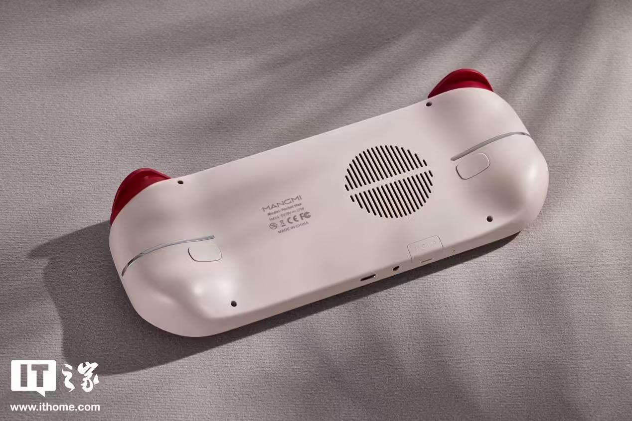 图片包含 室内, 小, 桌子, 对AI 生成的内容可能不正确。