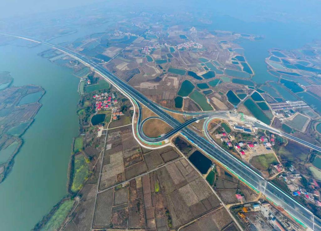 武黄高速改扩建工程部分路段航拍景象。（中建三局供图)