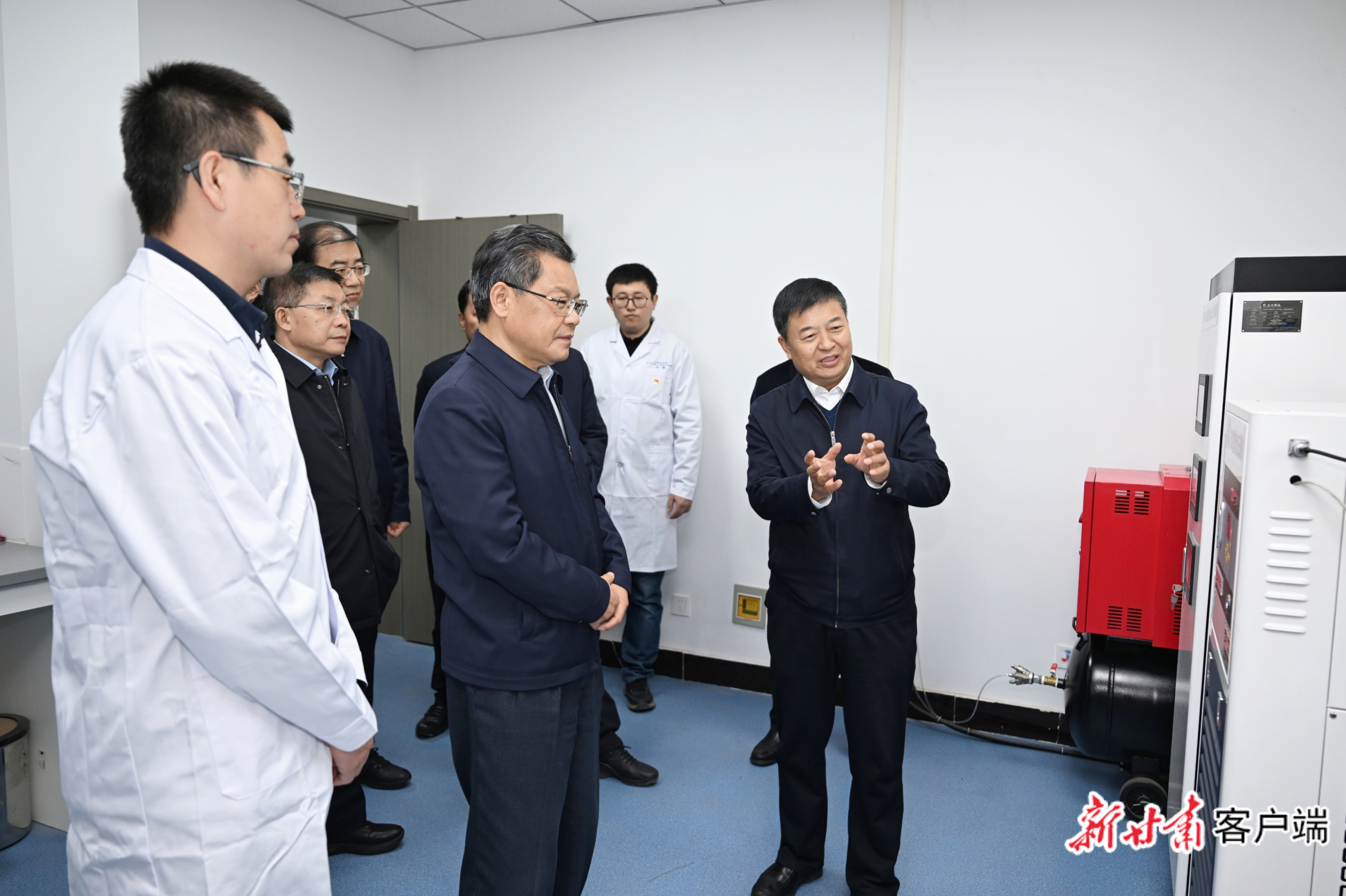 2月4日，省委副书记、省长任振鹤在省地震局调研。新甘肃&middot;甘肃日报记者　盛学卿