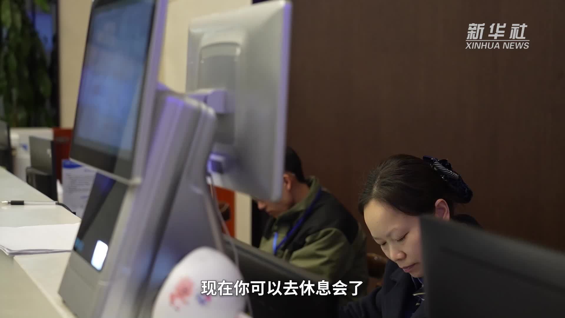 新春走基层｜走！一起去叫高铁司机们起床