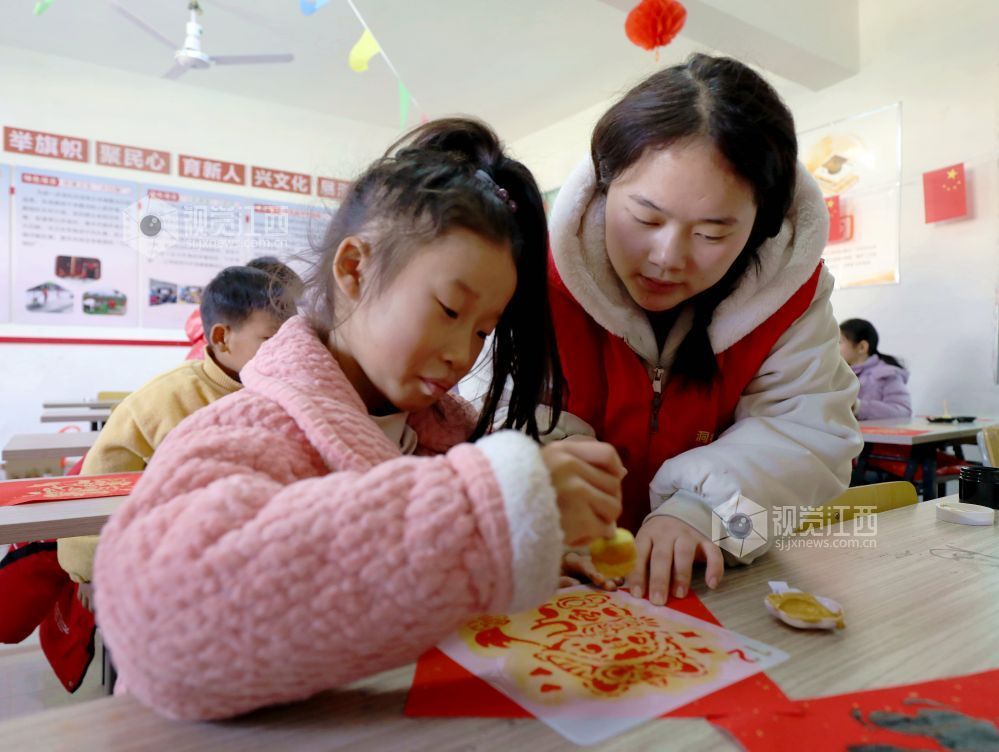 江西分宜：学非遗拓印 享文化假期（图）