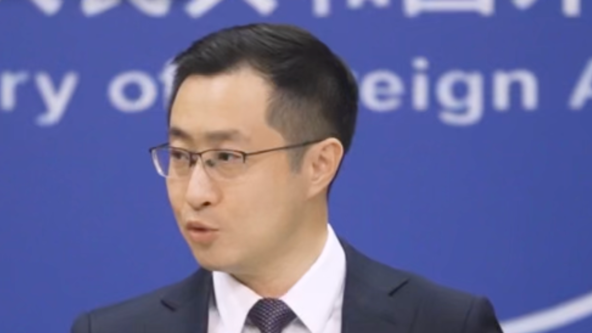 特朗普称全力支持高市早苗赢得大选，外交部回应