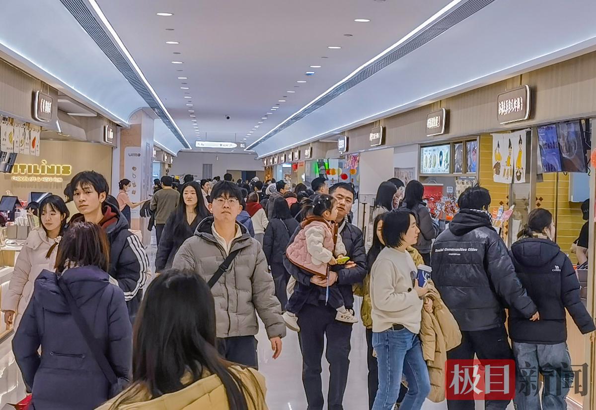 商超热闹的“春节模式”