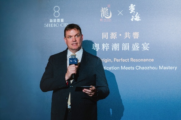 澳门新濠影汇高级副总裁兼总经理Kevin Benning 先生致欢迎词