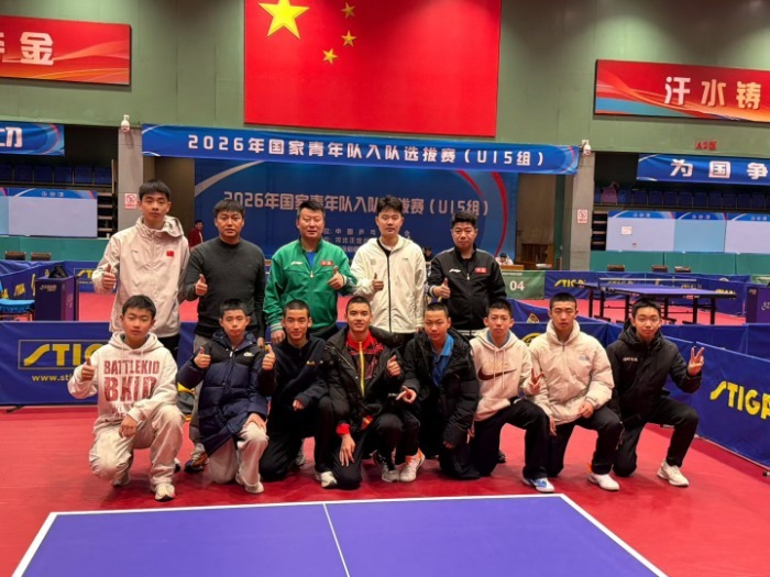 第一排左三为刘子航,第二排中间绿色上衣为张超教练