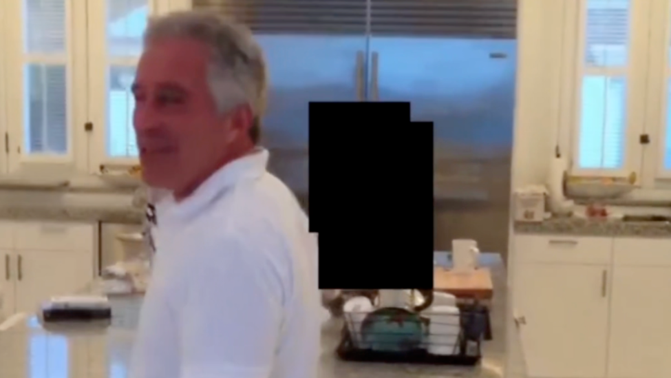 爱泼斯坦在厨房追逐女孩视频被公开