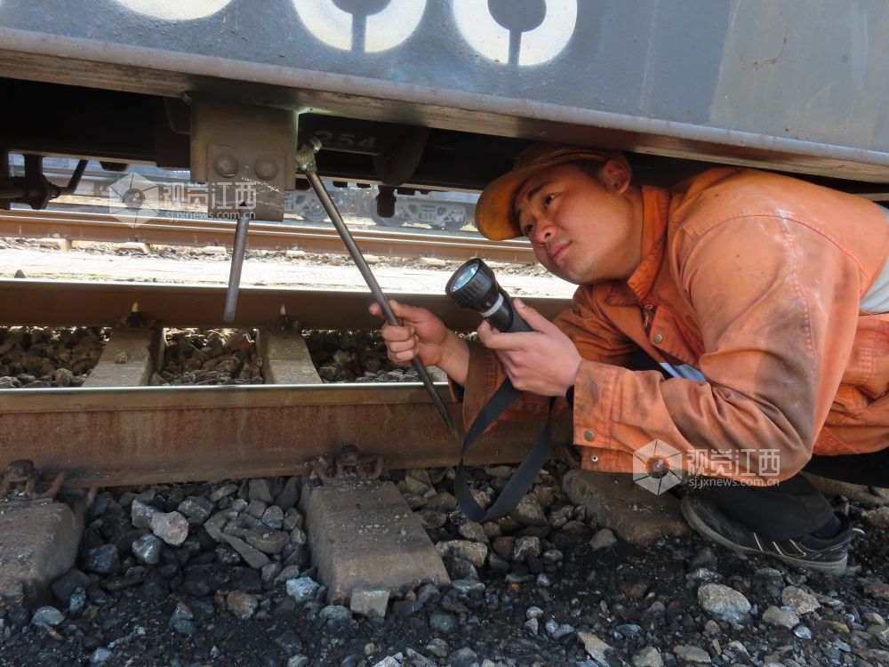 江西九江：精修车辆保障春运列车运行安全（图）