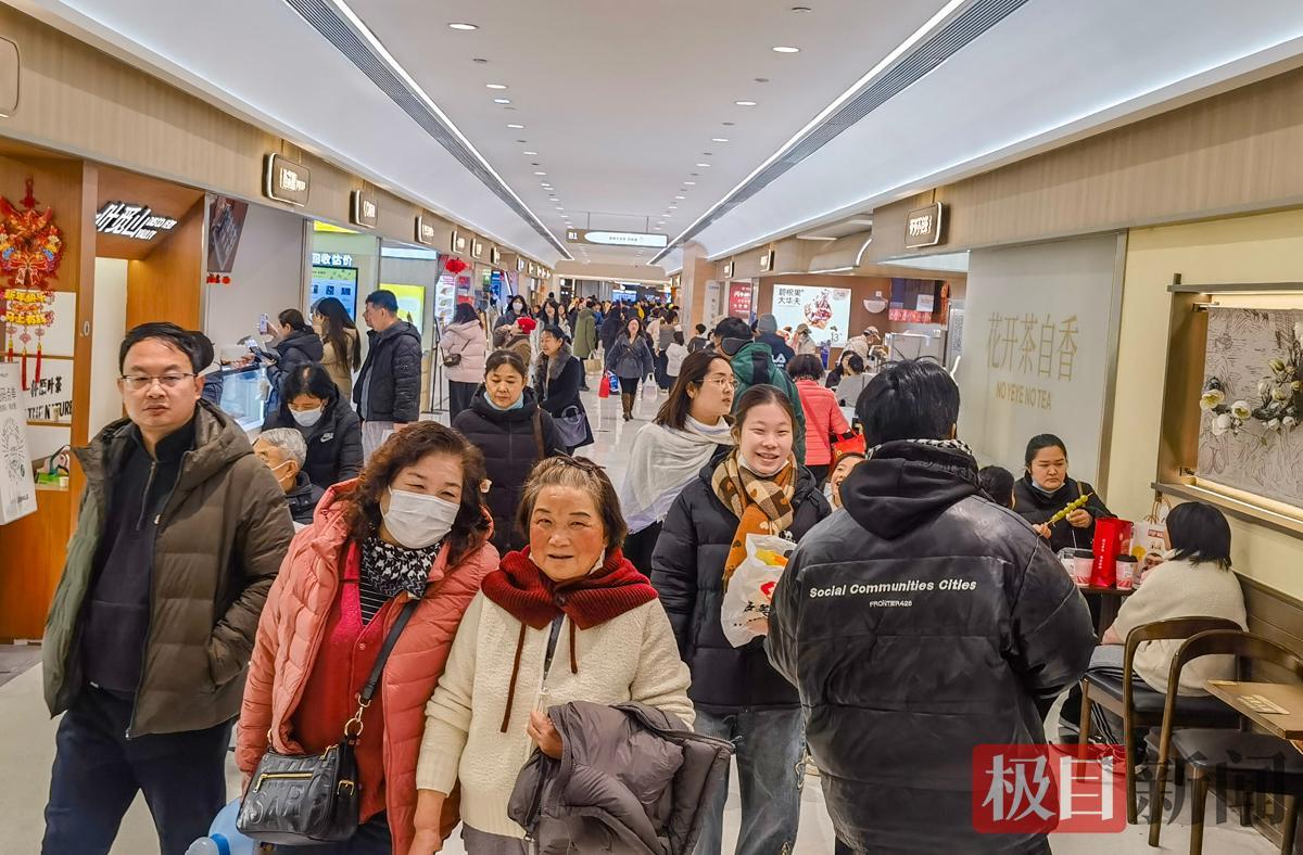 商超热闹的“春节模式”