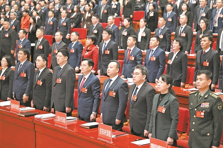 奏唱国歌。江西日报全媒体记者 林 君摄