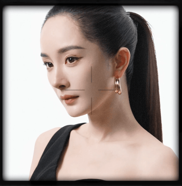 杨幂侧颜精致，状态超好！