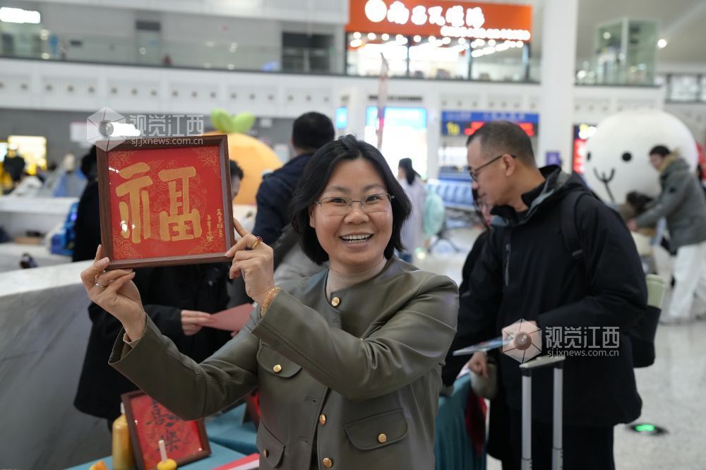 江西赣州：万福迎春暖归途 传统文化润旅途