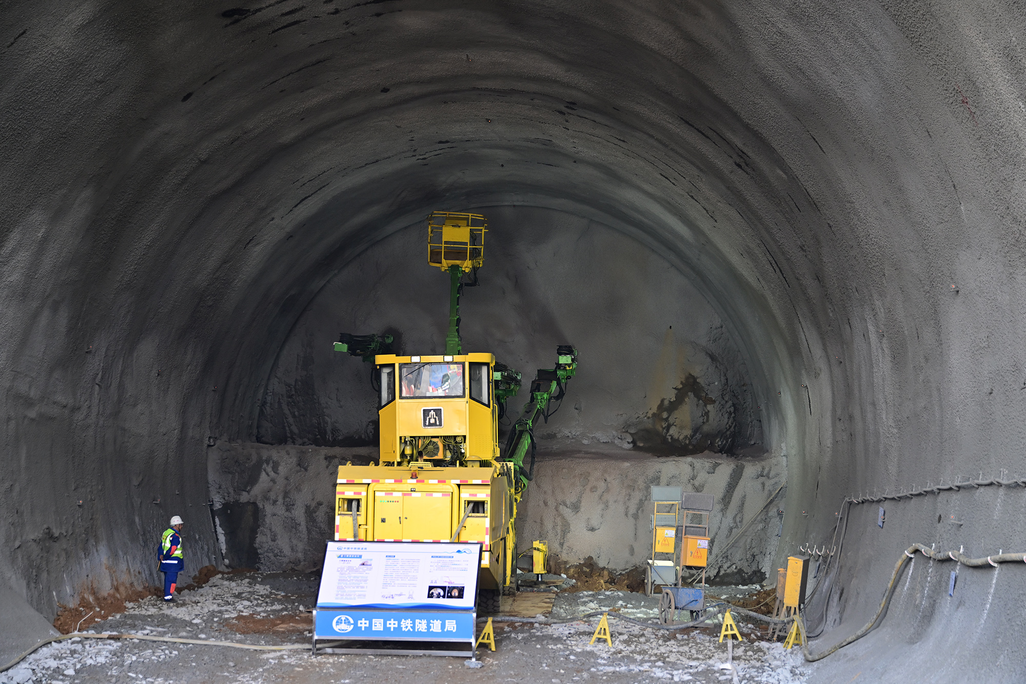▲长赣高铁是我国铁路隧道首个全工序机械化施工先行先试项目。