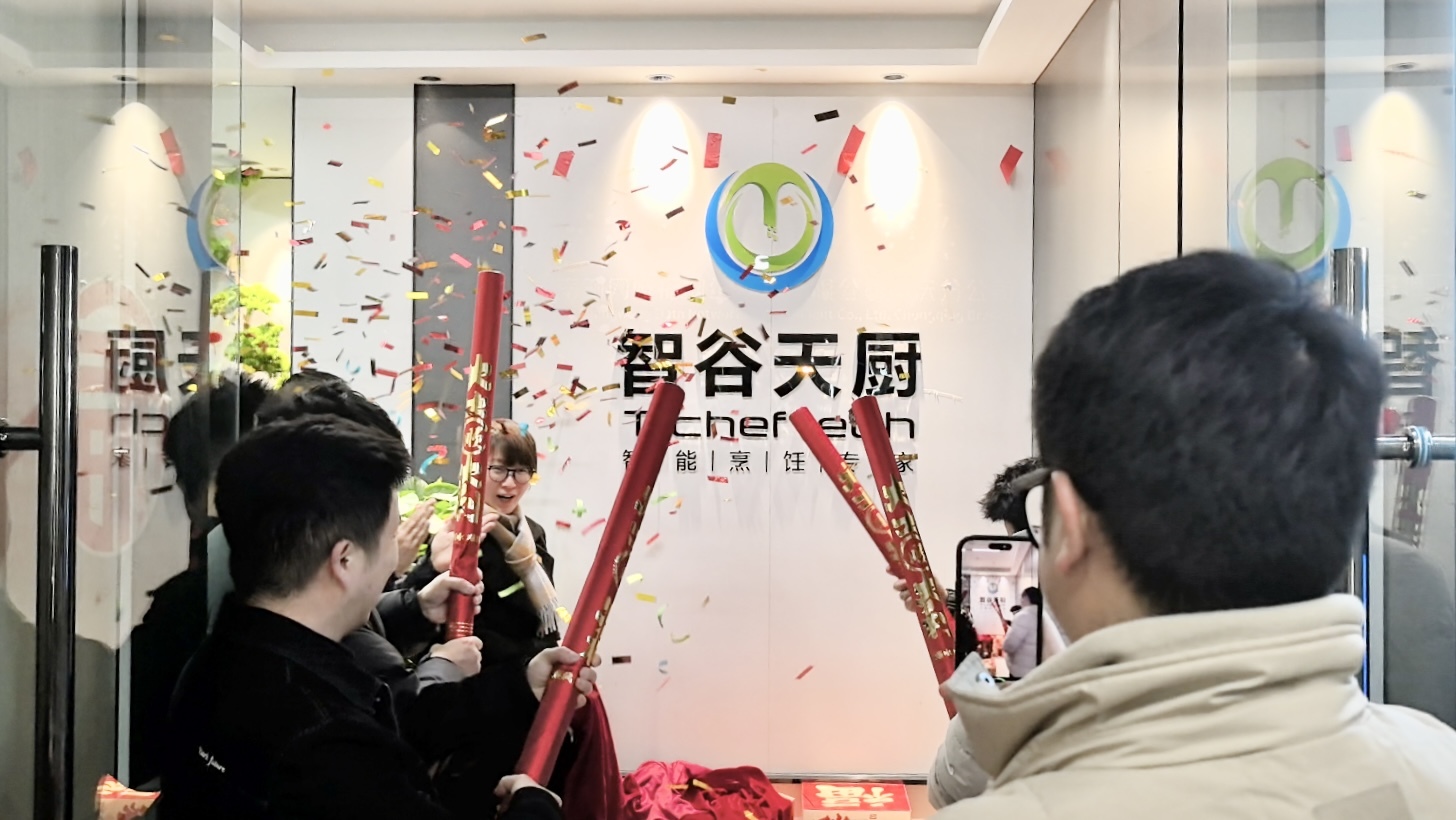 深企智谷天厨炒菜机器人落子重庆  为西部餐饮注入科技动能