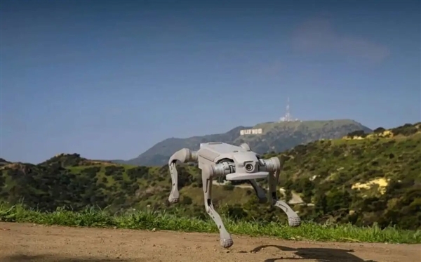 贾跃亭“造人”上热搜 机器人1.7万开卖 已拿下1211台订单