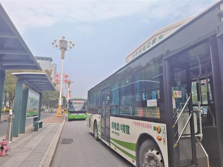 上饶自产的纯电动零排放公交车投入使用。