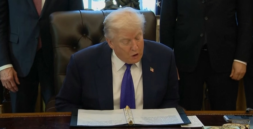 “不想再面临去年的局面”，特朗普政府砸百亿搞关键矿产战略储备应对中国