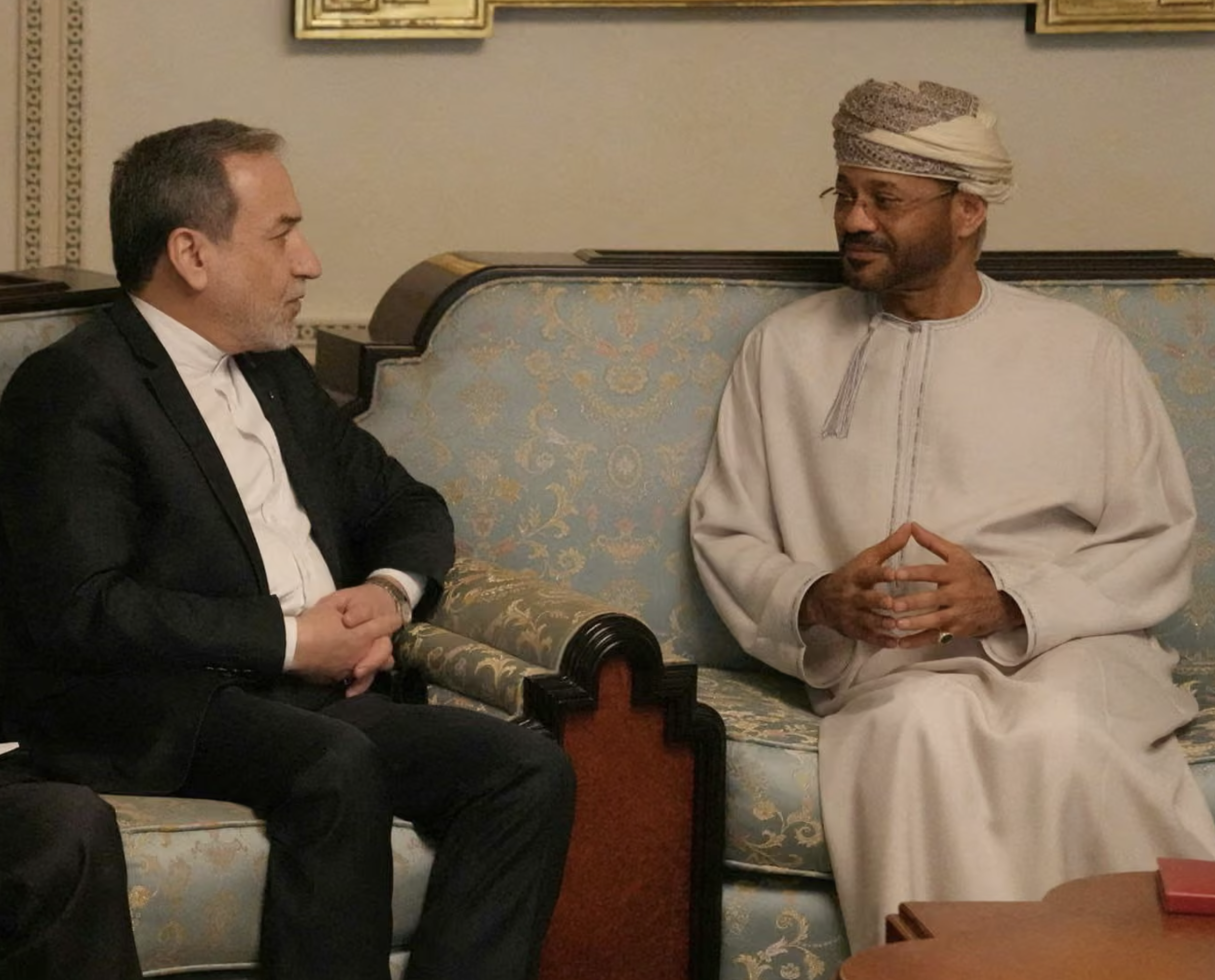 阿曼分别会晤美伊,为恢复核谈判铺路