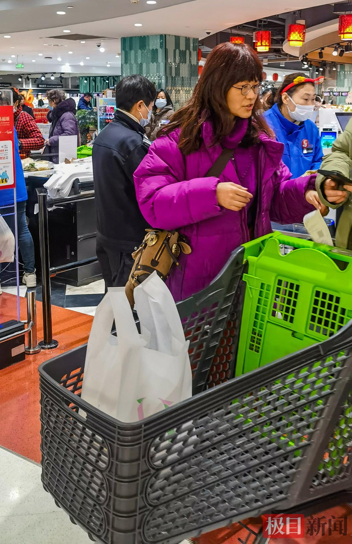 商超热闹的“春节模式”