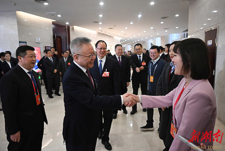 沈晓明毛伟明毛万春看望慰问省两会新闻工作者