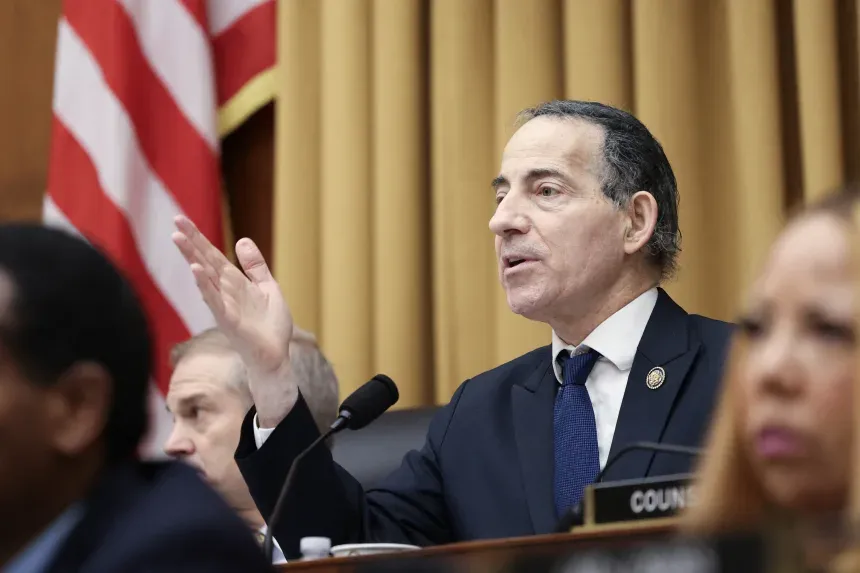 美媒：新一批文件公开，难解爱泼斯坦之谜，也难抚受害者之痛