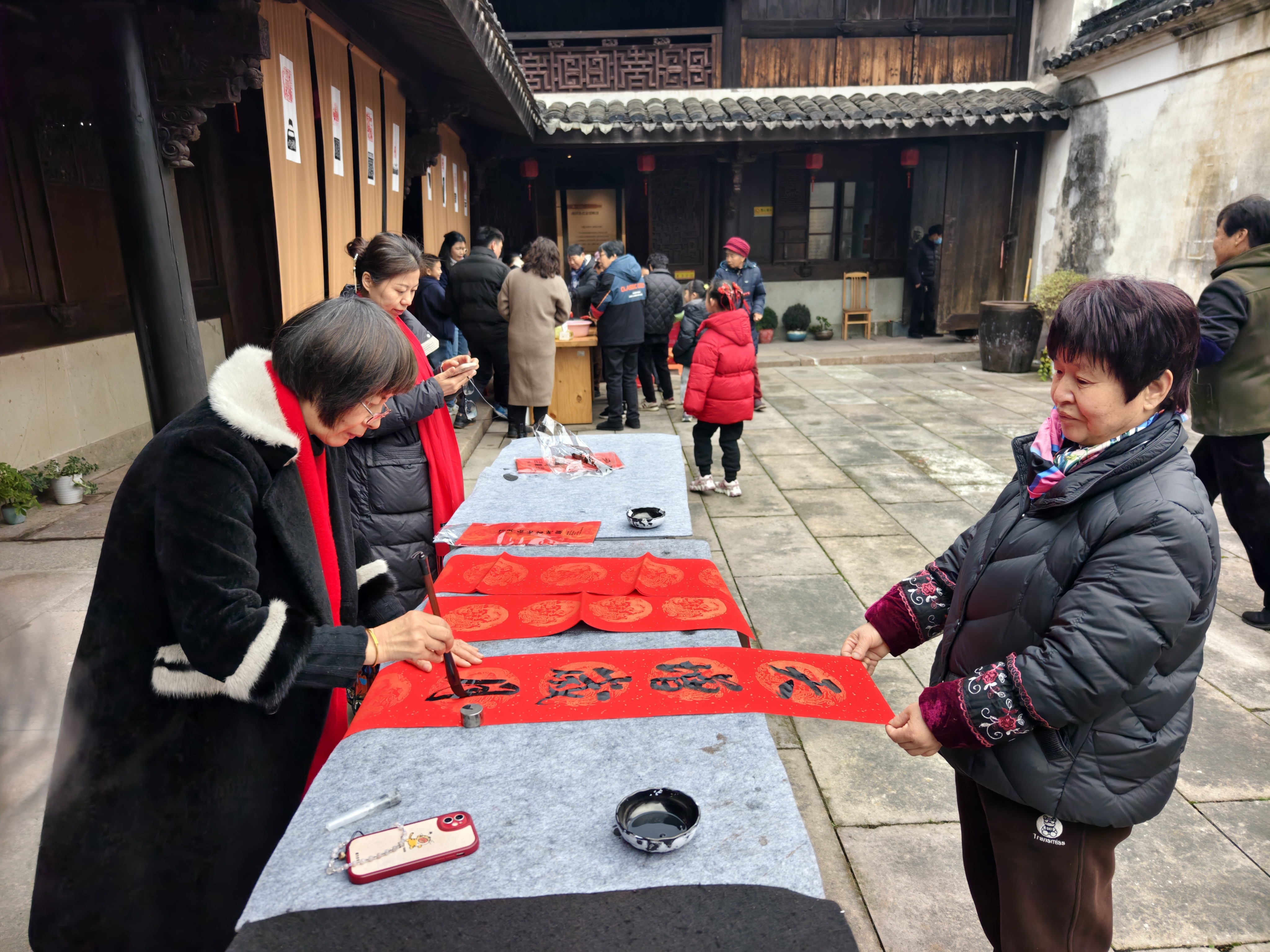 古镇蹄声近，檐下灯笼新！咸祥马年味正浓