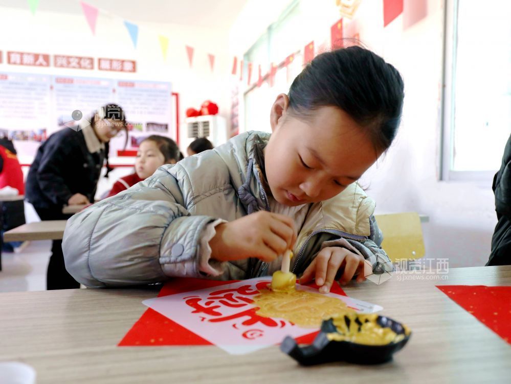 江西分宜：学非遗拓印 享文化假期（图）