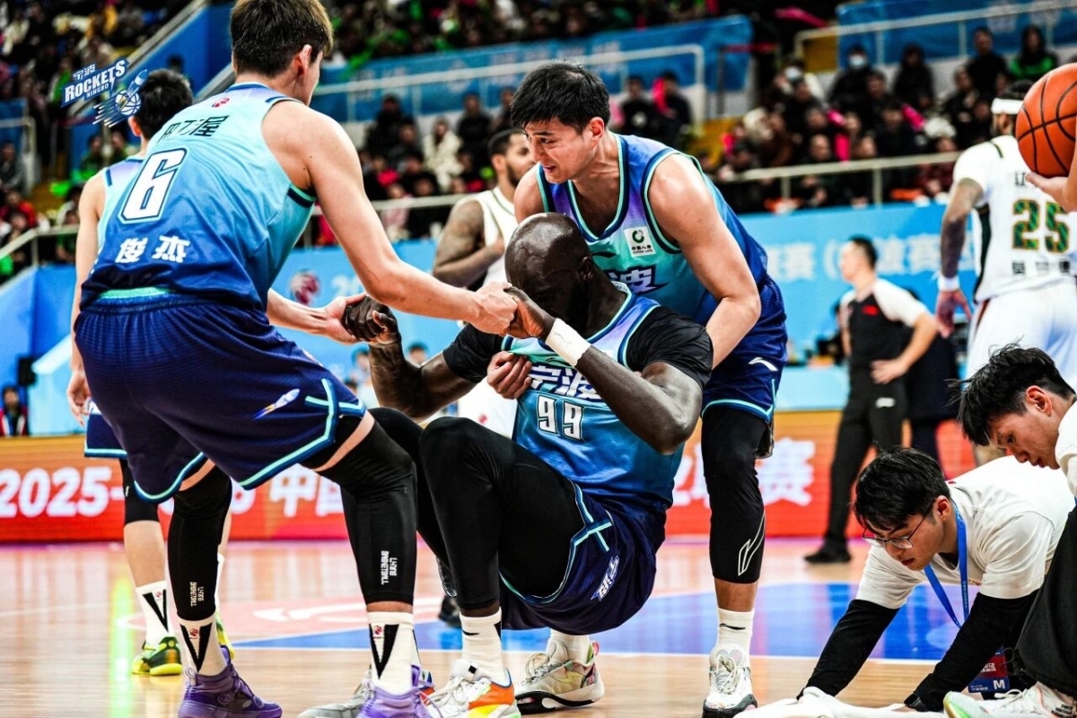 宁波富邦町渥男篮三夺首胜