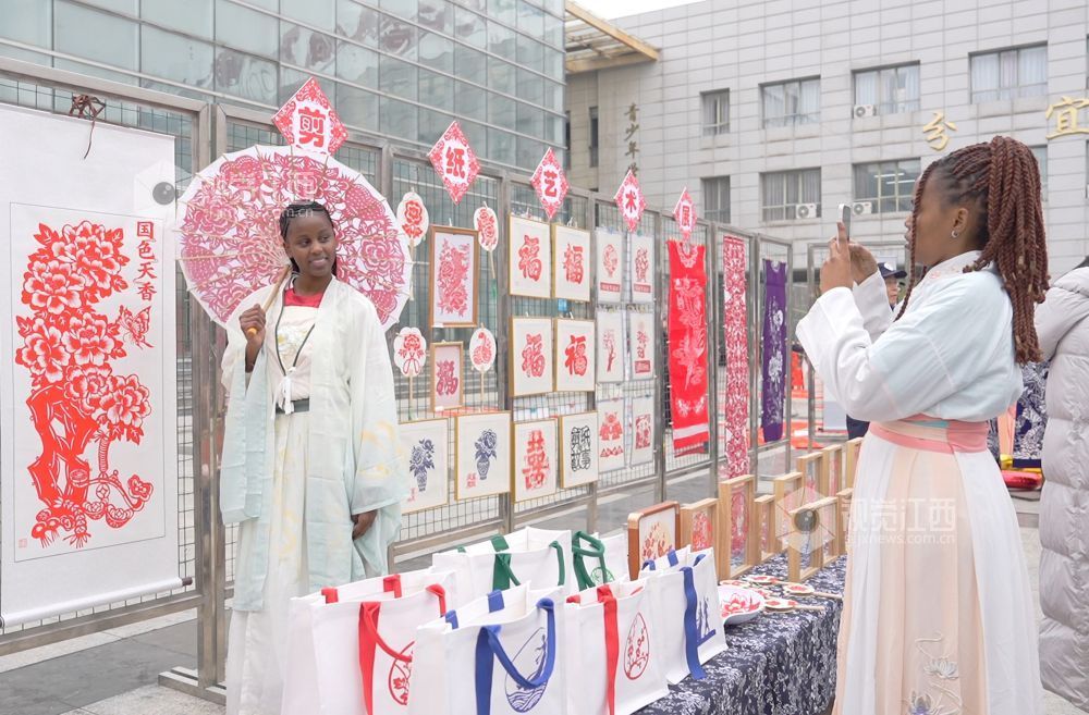 江西分宜:多国留学生感受中国文化年味(图)