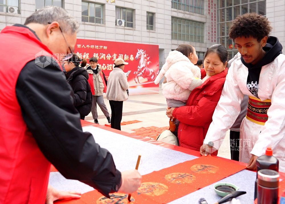 江西分宜:多国留学生感受中国文化年味(图)