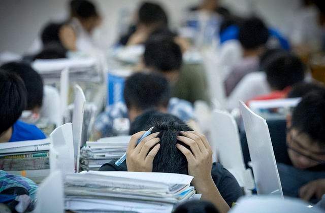 凤凰晚报|那个跟特朗普“打得你死我活”的狠人去了白宫