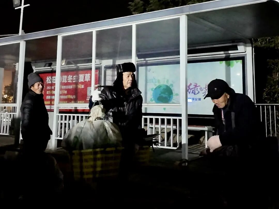 每天凌晨发车，宁波这辆最“新鲜”的公交开了11年！