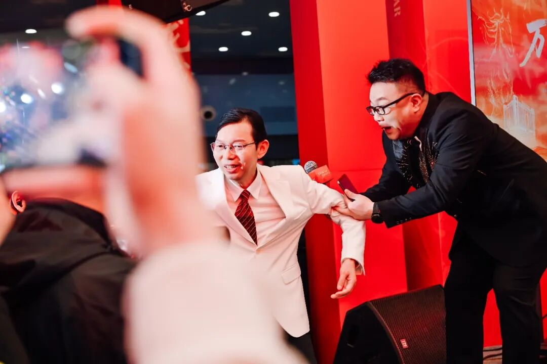 《我的中国心》火遍全网！万家丽万人年会诠释家国担当！