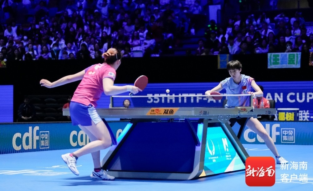 王曼昱对战赤江夏星。记者 李昊 摄
